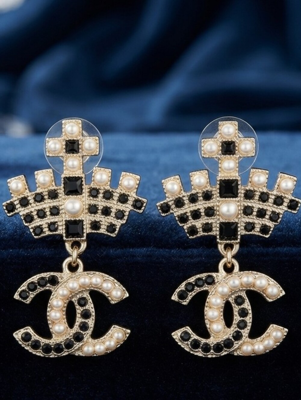 Modern Lux Black and Pearl Logo Fashion CC Drop Earrings